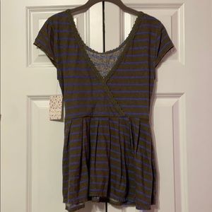 Short sleeve striped shirt
